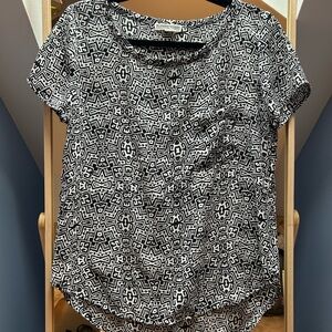 EUC Pleione size XS black and white flowy top with front pocket